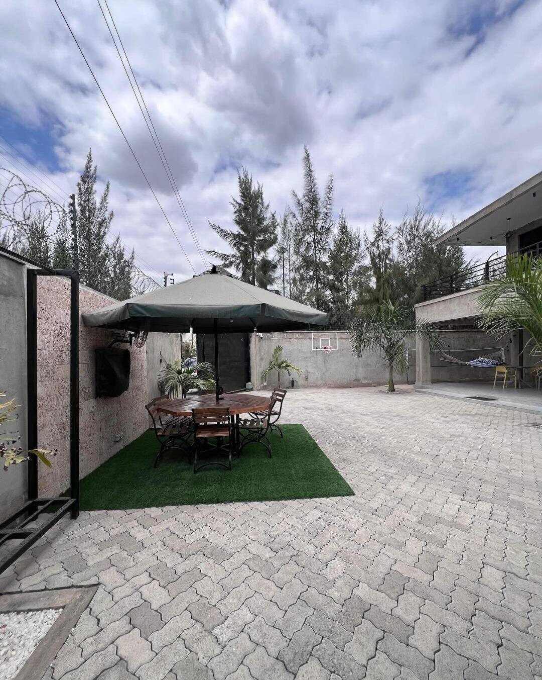 5BR All-Ensuite Townhouse with Rooftop Lounge & Gym – Katani