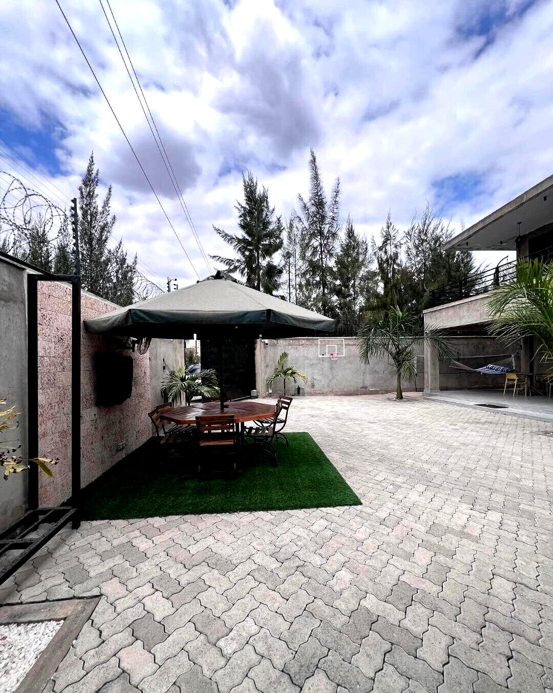 5BR All-Ensuite Townhouse with Rooftop Lounge & Gym – Katani