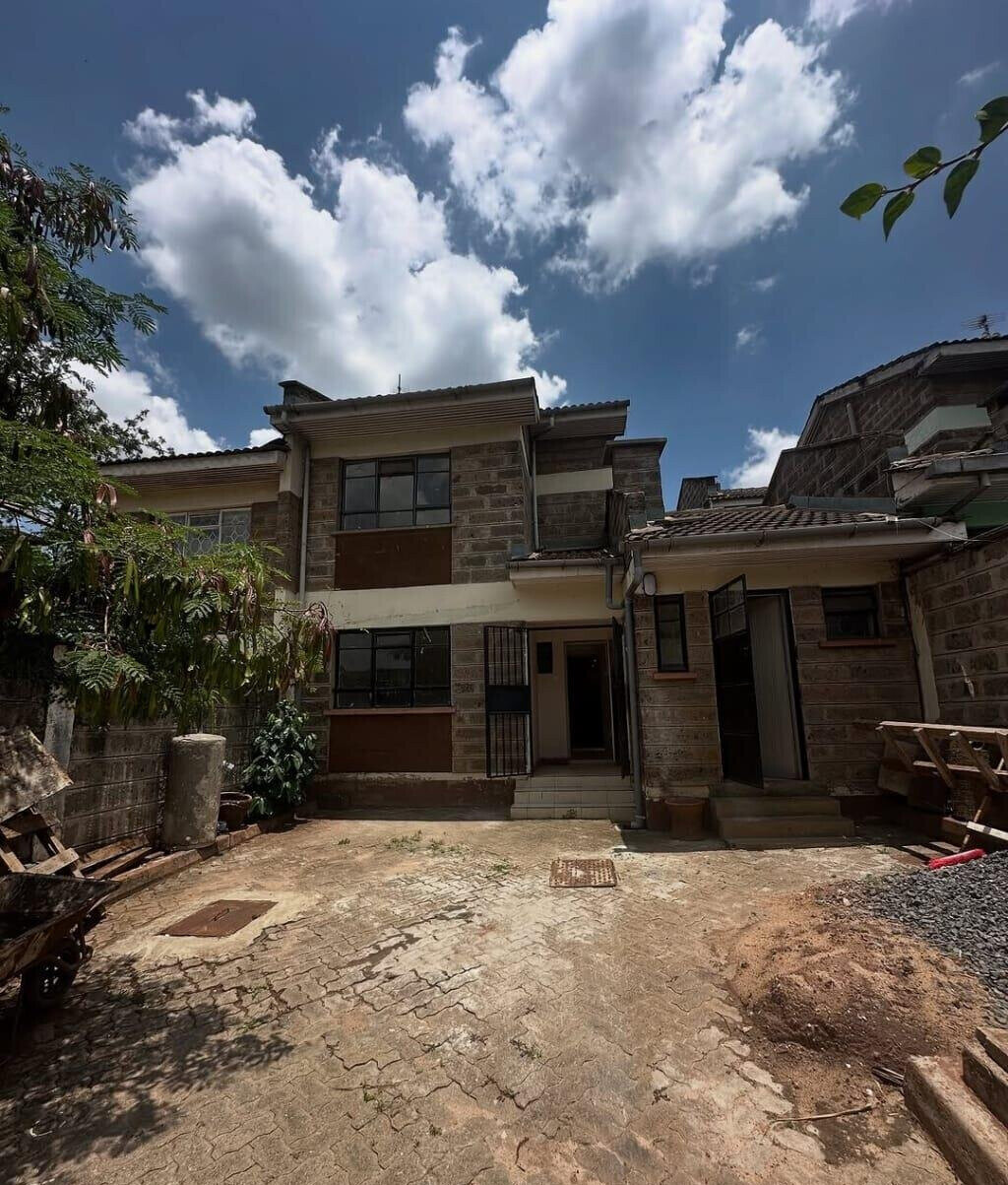Renovated 4BR Townhouse with Fireplace & Garden – Langata