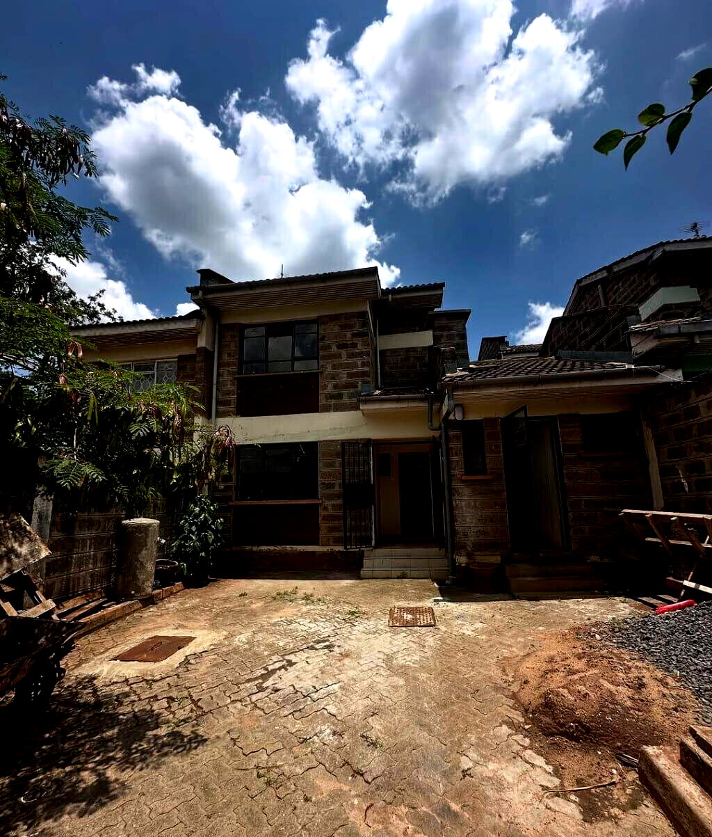 Renovated 4BR Townhouse with Fireplace & Garden – Langata