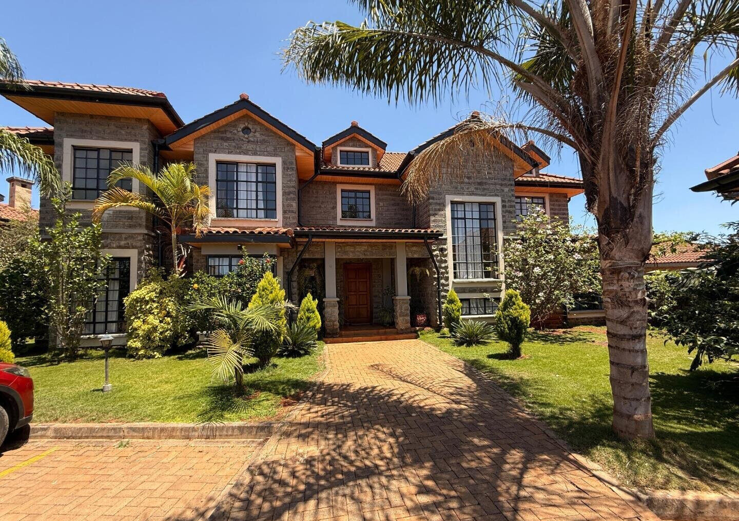 4-Ensuite Townhouse with Home Office & DSQ – Karen