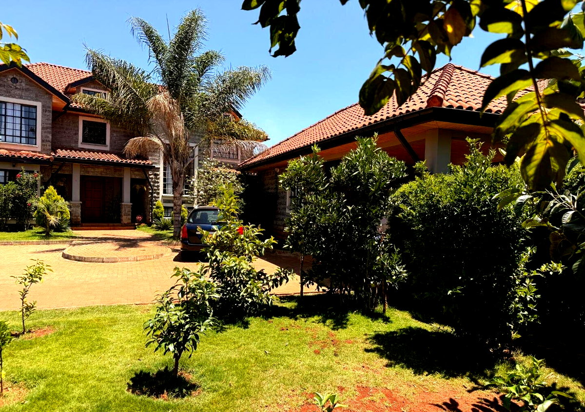 4-Ensuite Townhouse with Home Office & DSQ – Karen
