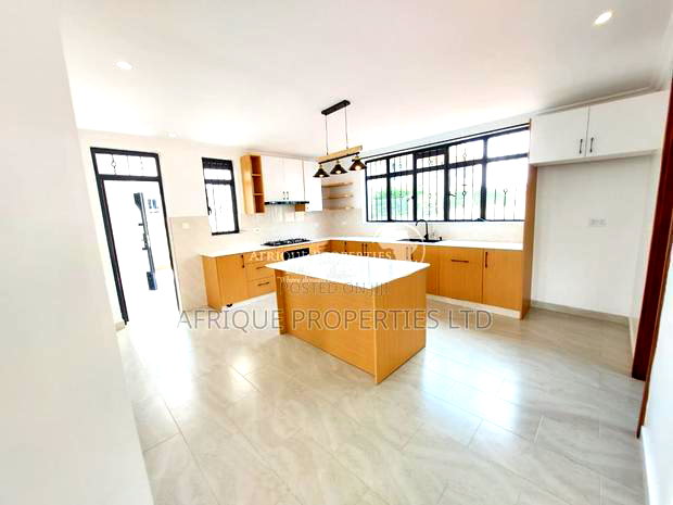 4bdrm Mansion in Near Dmdaykio, Ruiru for sale