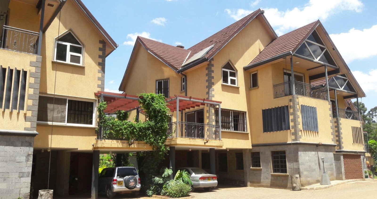 5-Ensuite Townhouse with Fireplace & Private Garden - Spring Valley