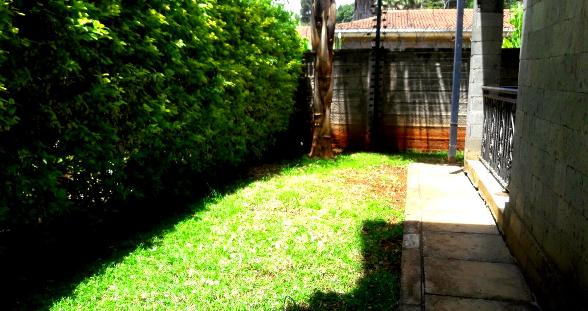 5-Ensuite Townhouse with Fireplace & Private Garden - Spring Valley