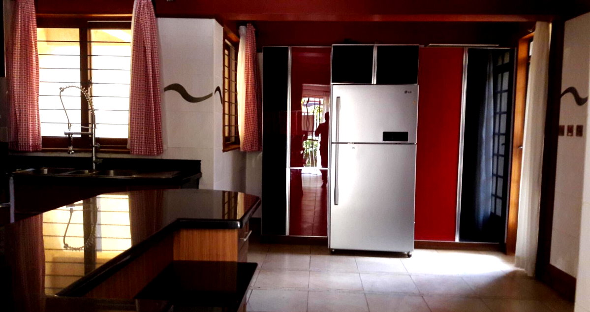 5-Ensuite Townhouse with Fireplace & Private Garden - Spring Valley
