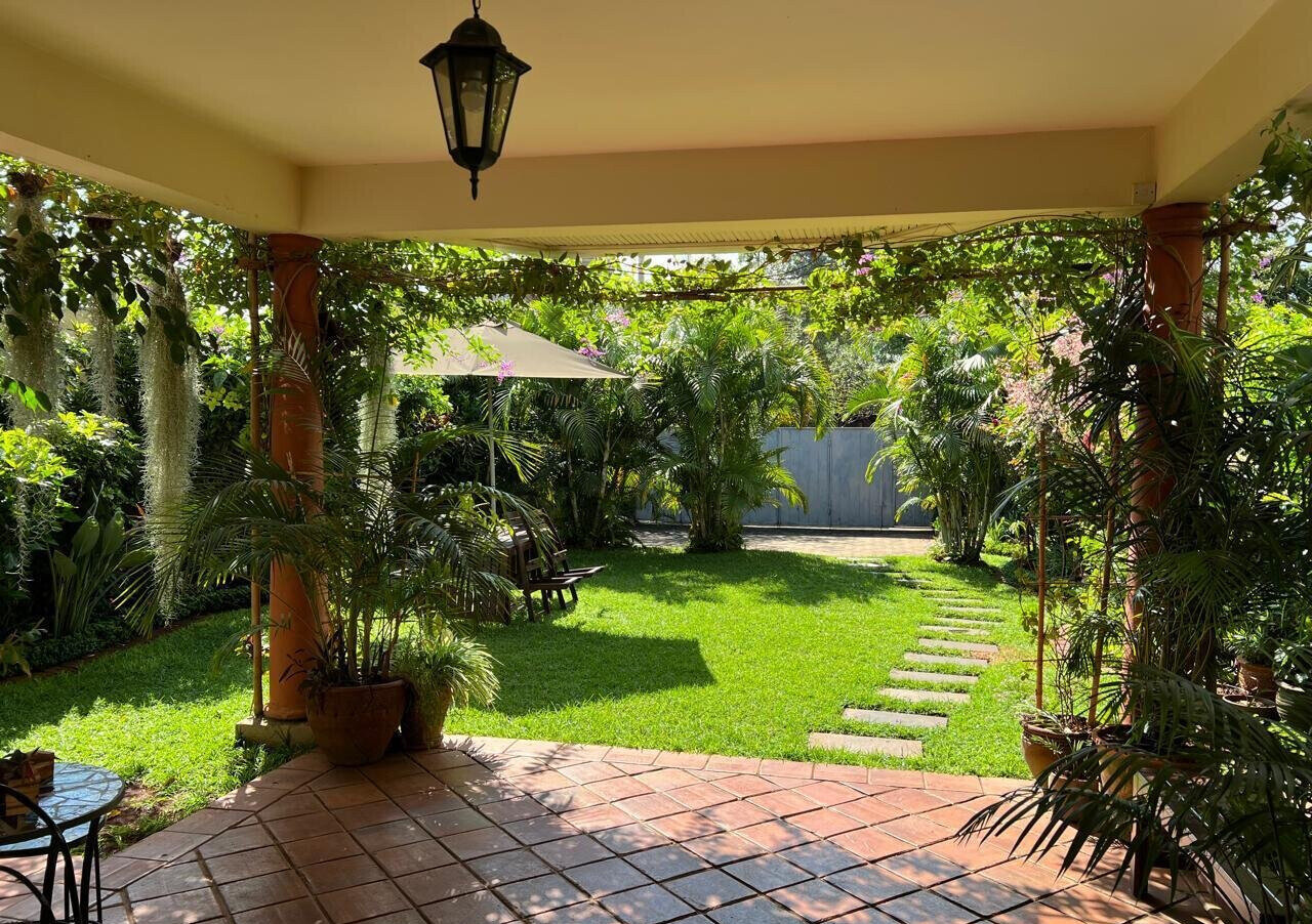 5BR Townhouse with Sunken Living Room & Guest Wing - Kilimani