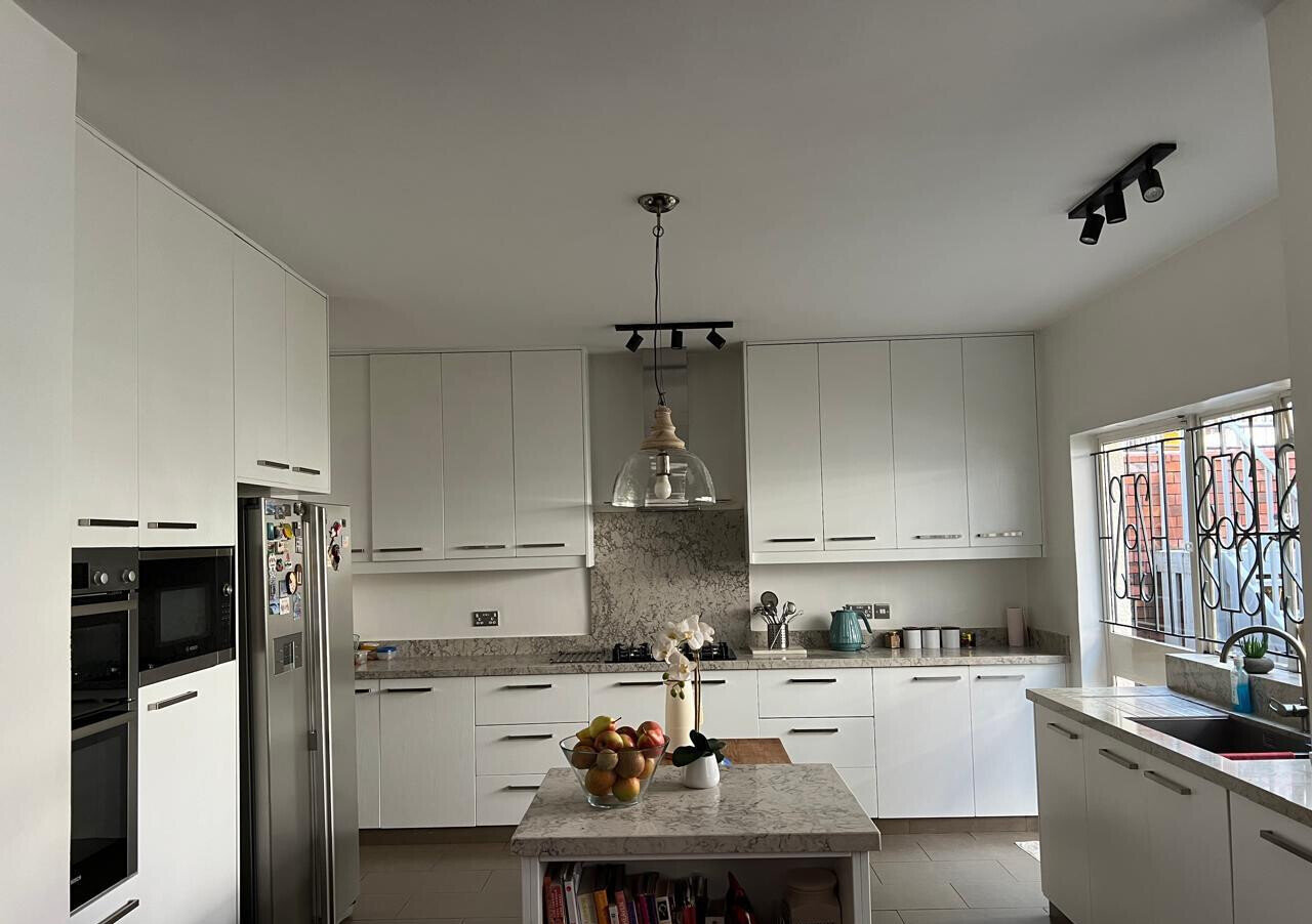 5BR Townhouse with Sunken Living Room & Guest Wing - Kilimani