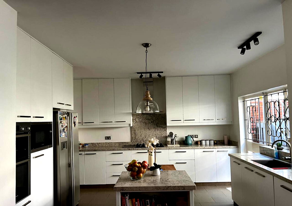 5BR Townhouse with Sunken Living Room & Guest Wing - Kilimani