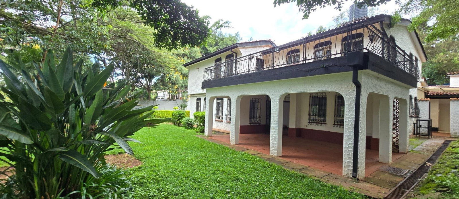 Half Acre 4BR Garden Home