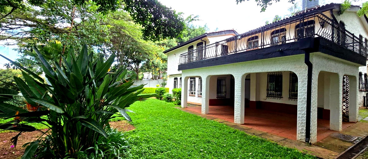 Half Acre 4BR Garden Home