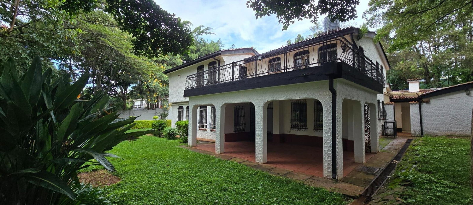 Half Acre 4BR Garden Home
