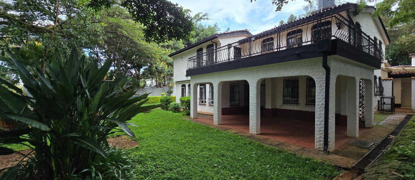 Half Acre 4BR Garden Home