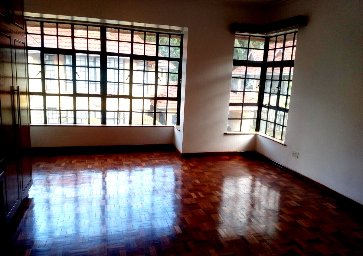 5-Ensuite Townhouse with Private Pool & DSQ - Lavington