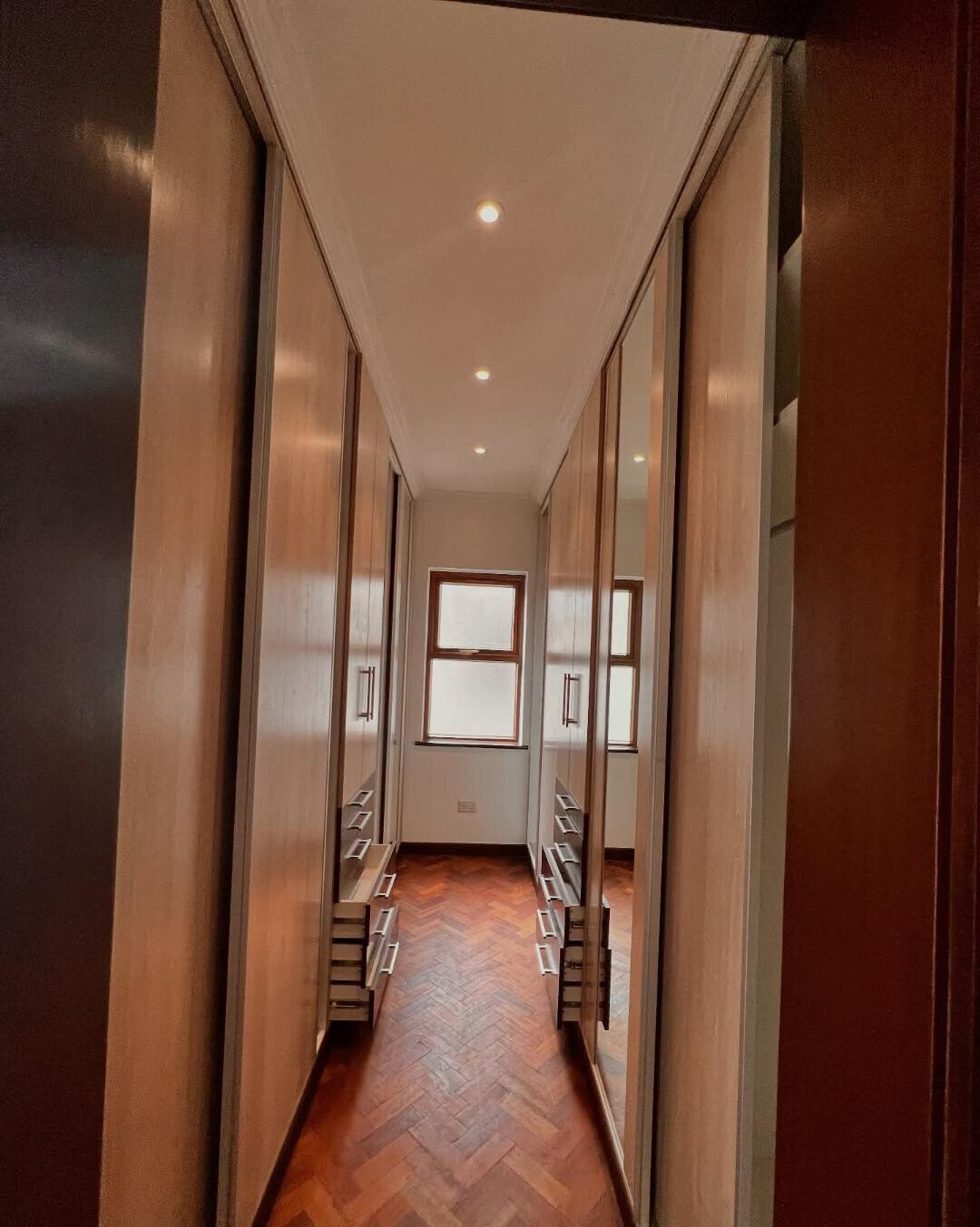5-Ensuite Villa with DSQ & Solar Heating - Lavington