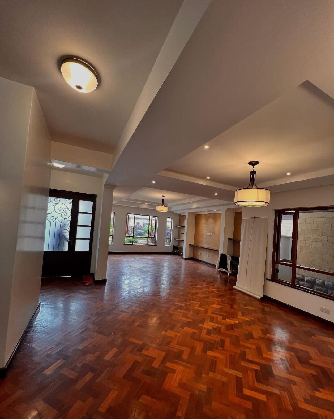 5-Ensuite Villa with DSQ & Solar Heating - Lavington