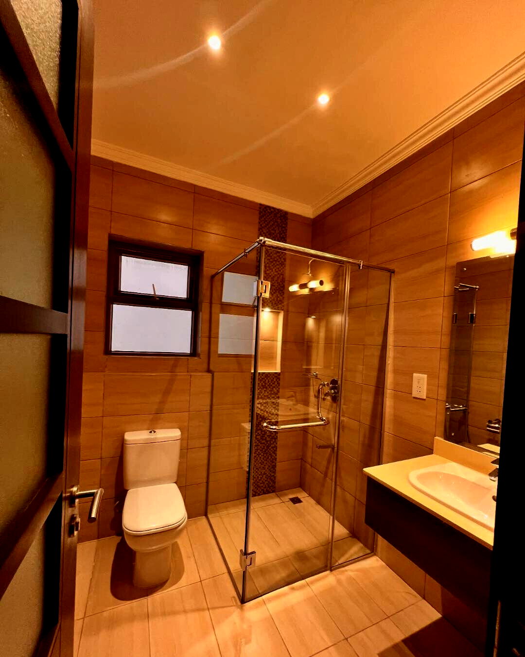 5-Ensuite Villa with DSQ & Solar Heating - Lavington