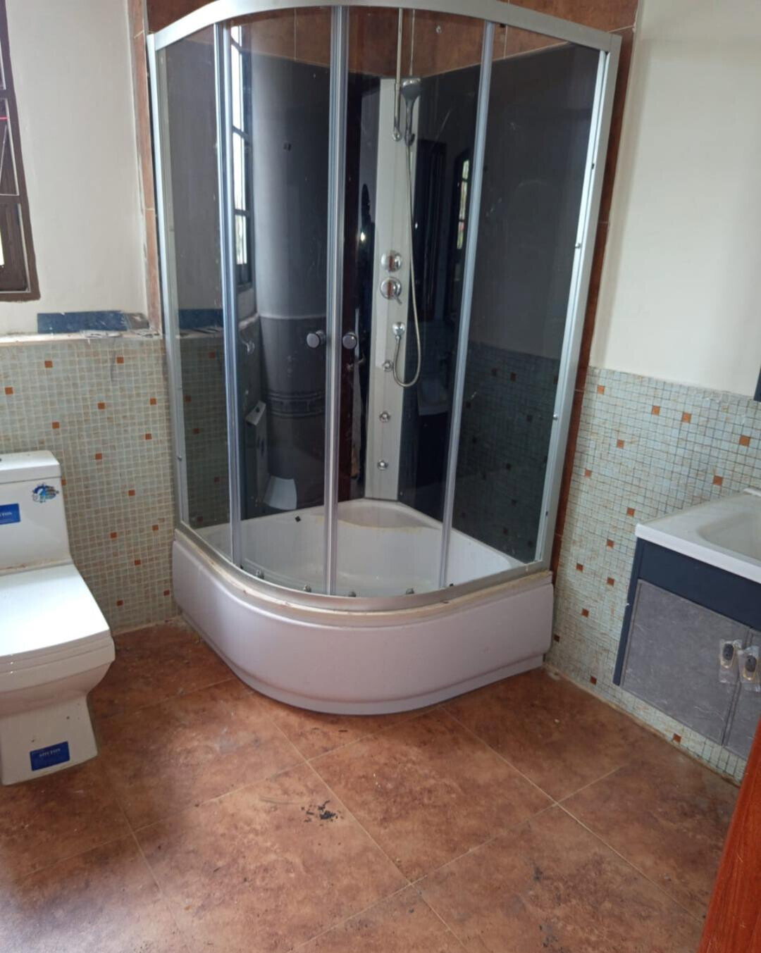 6-Bed Maisonette with Gym & Sauna on Half-Acre – Karen