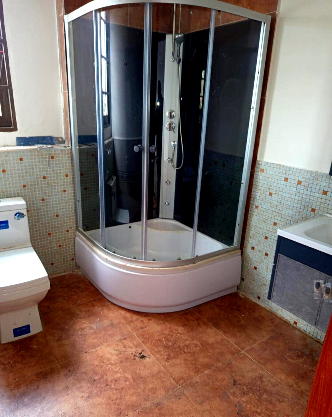 6-Bed Maisonette with Gym & Sauna on Half-Acre – Karen