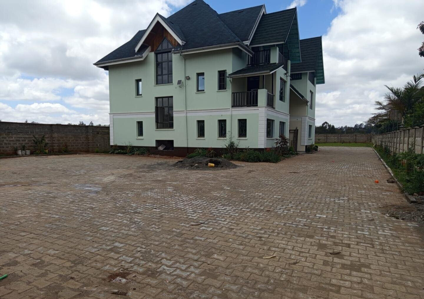 6-Bed Maisonette with Gym & Sauna on Half-Acre – Karen