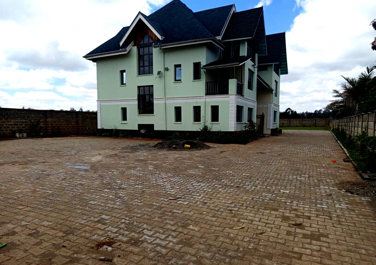 6-Bed Maisonette with Gym & Sauna on Half-Acre – Karen
