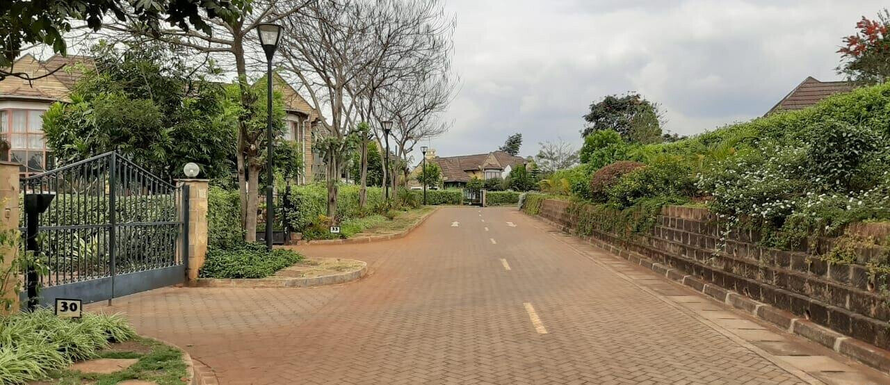 5BR All-Ensuite Townhouse with Fireplace & Clubhouse - Runda