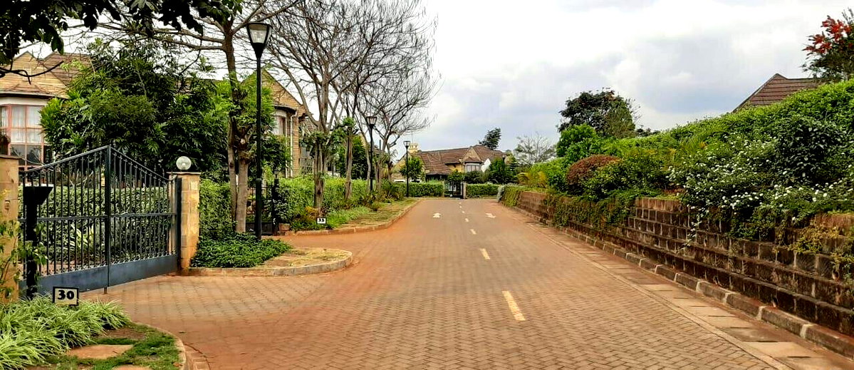 5BR All-Ensuite Townhouse with Fireplace & Clubhouse - Runda