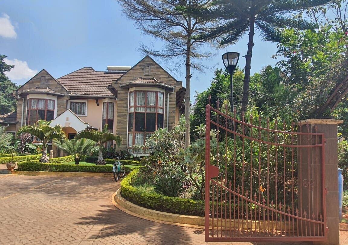 5BR All-Ensuite Townhouse with Fireplace & Clubhouse - Runda