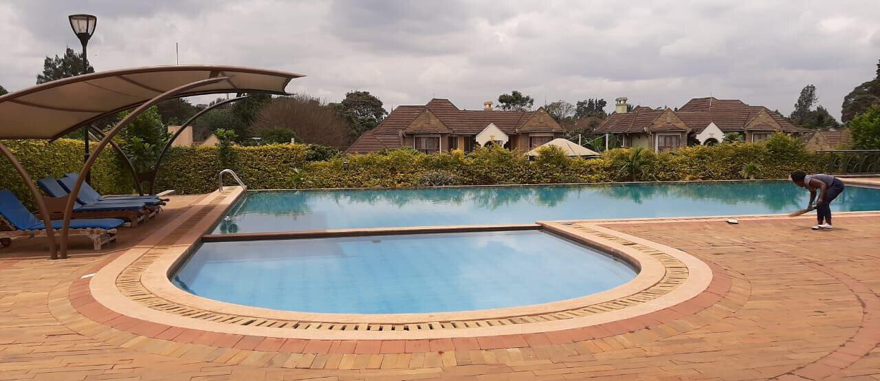 5BR All-Ensuite Townhouse with Fireplace & Clubhouse - Runda