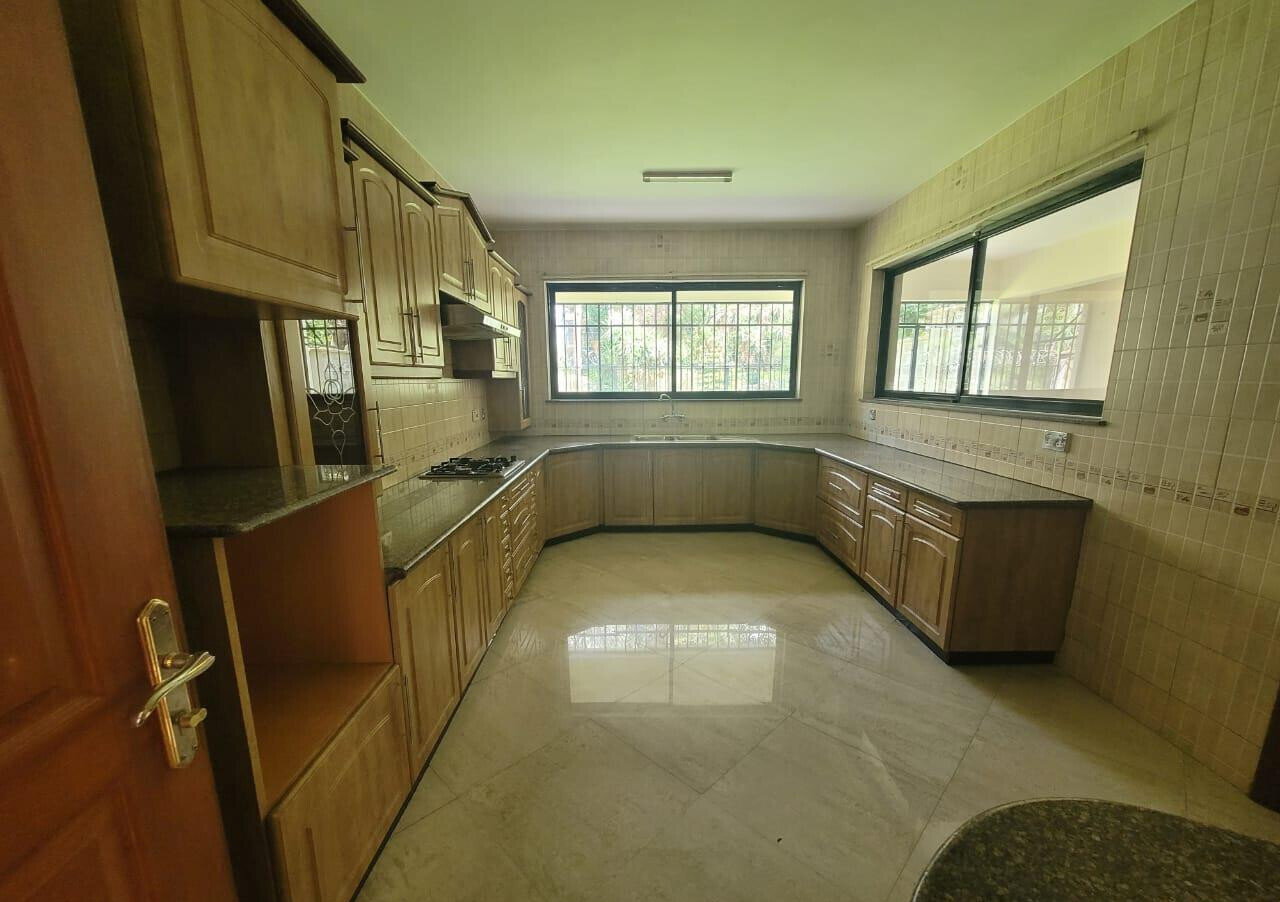 4-Ensuite Townhouse with Rooftop Terrace & Private Garden - Westlands