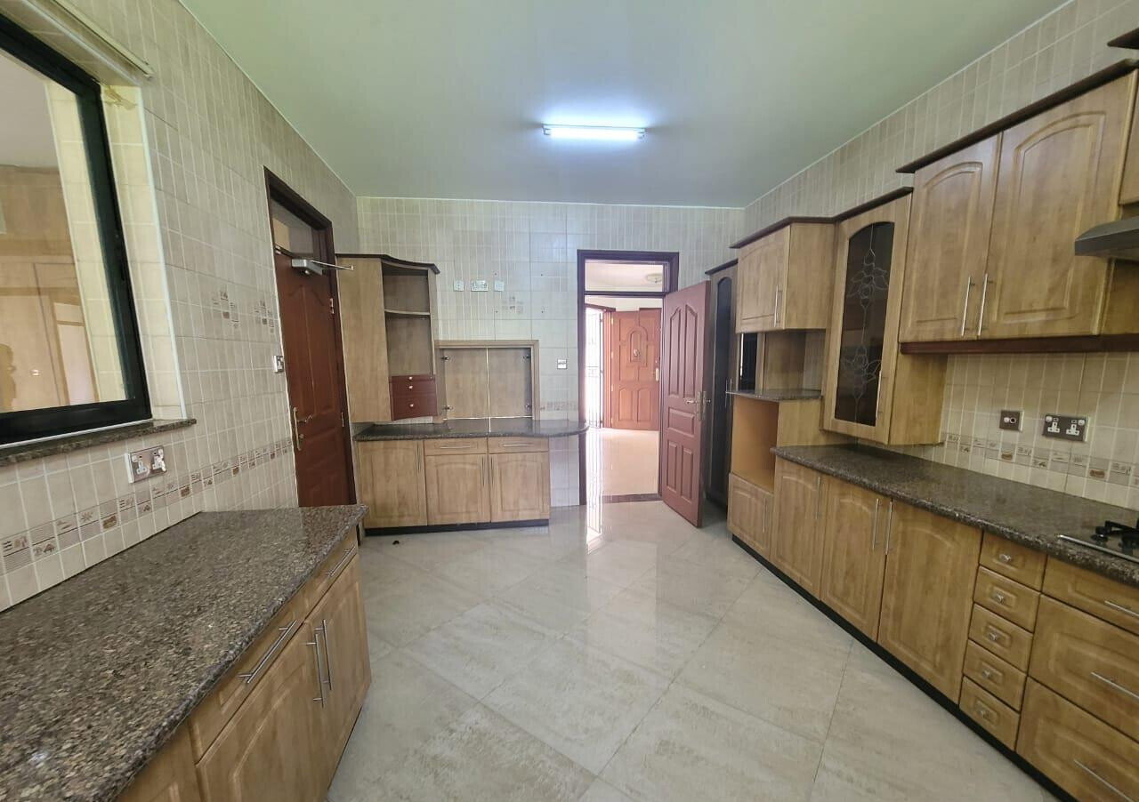 4-Ensuite Townhouse with Rooftop Terrace & Private Garden - Westlands