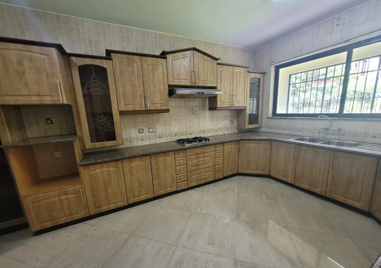 4-Ensuite Townhouse with Rooftop Terrace & Private Garden - Westlands
