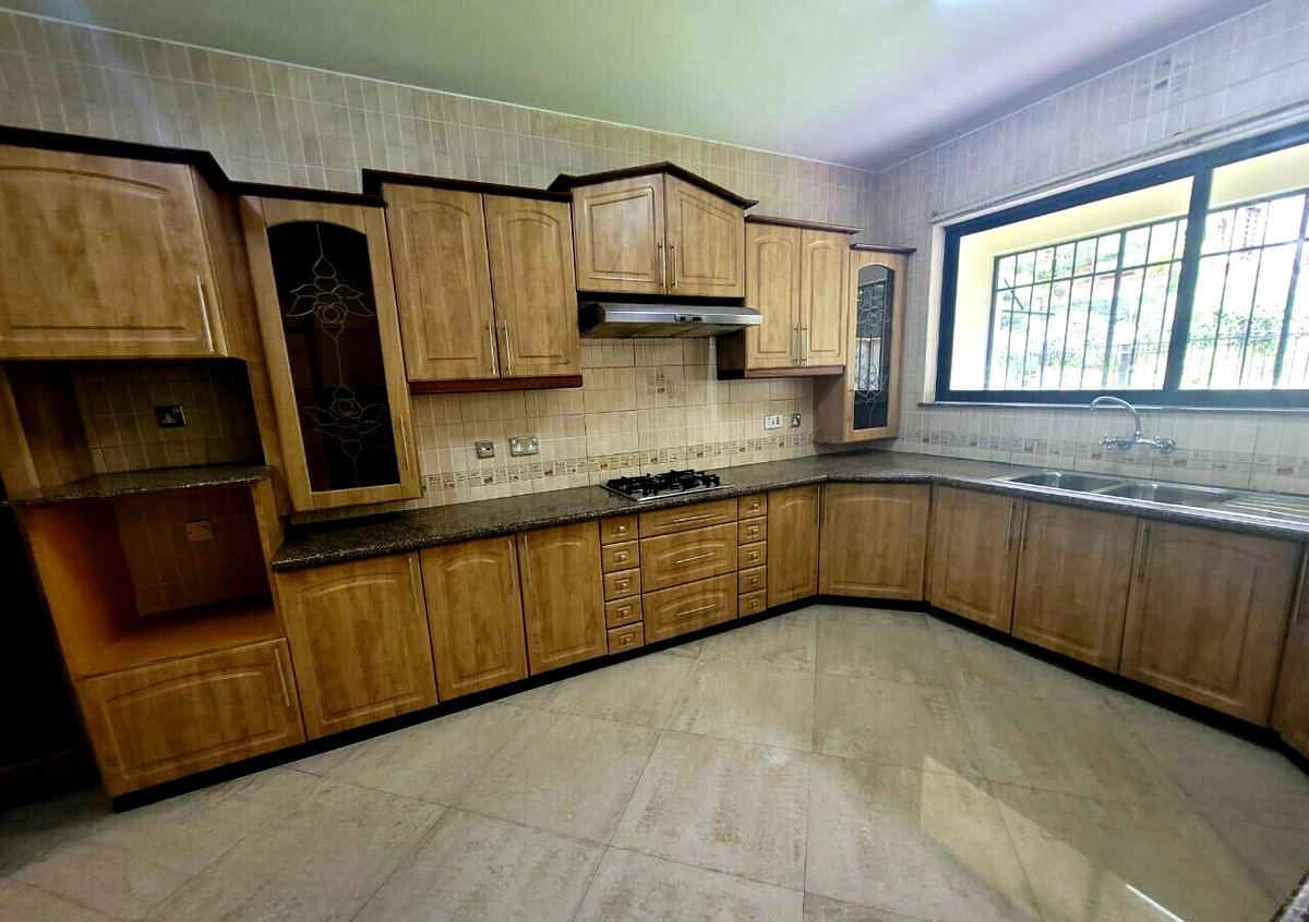 4-Ensuite Townhouse with Rooftop Terrace & Private Garden - Westlands