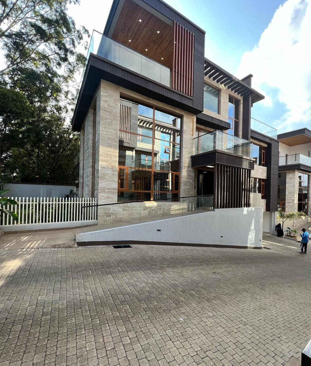 6-Ensuite Villa with Elevator & Rooftop Terrace - Lavington