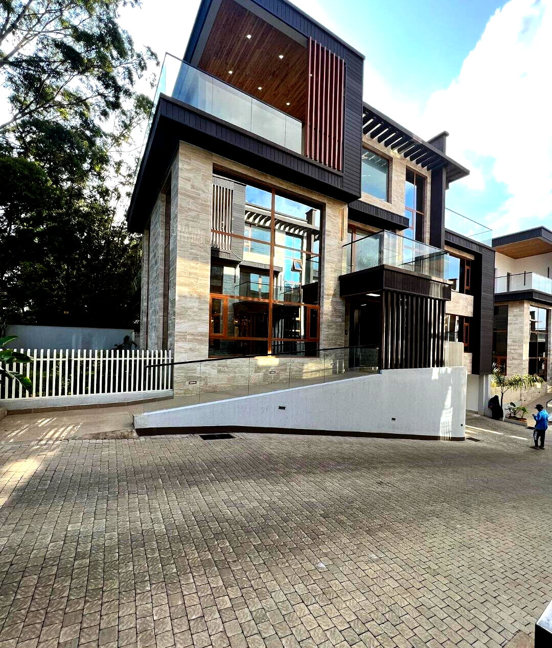6-Ensuite Villa with Elevator & Rooftop Terrace - Lavington