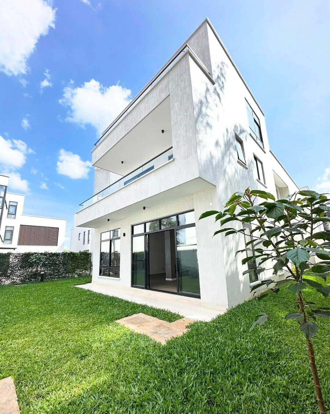 5-Ensuite Villa with Two Kitchens & Ksh 450K Yield - Lavington
