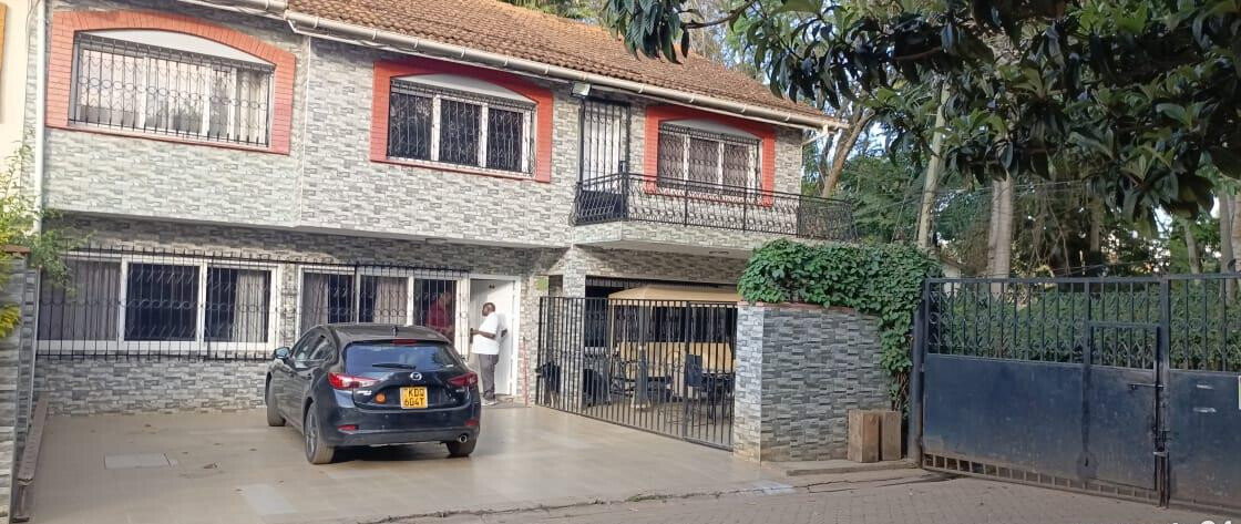 Newly Renovated 6-Bed Townhouse Near Westgate & Sarit - Westlands