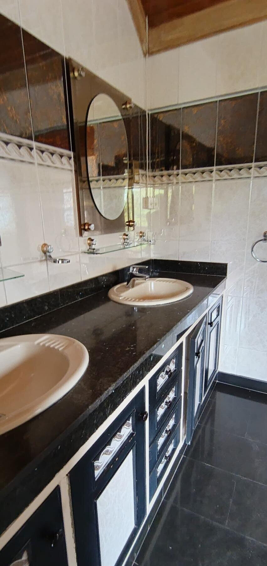 1-Acre 6BR Haven at KSh 750K