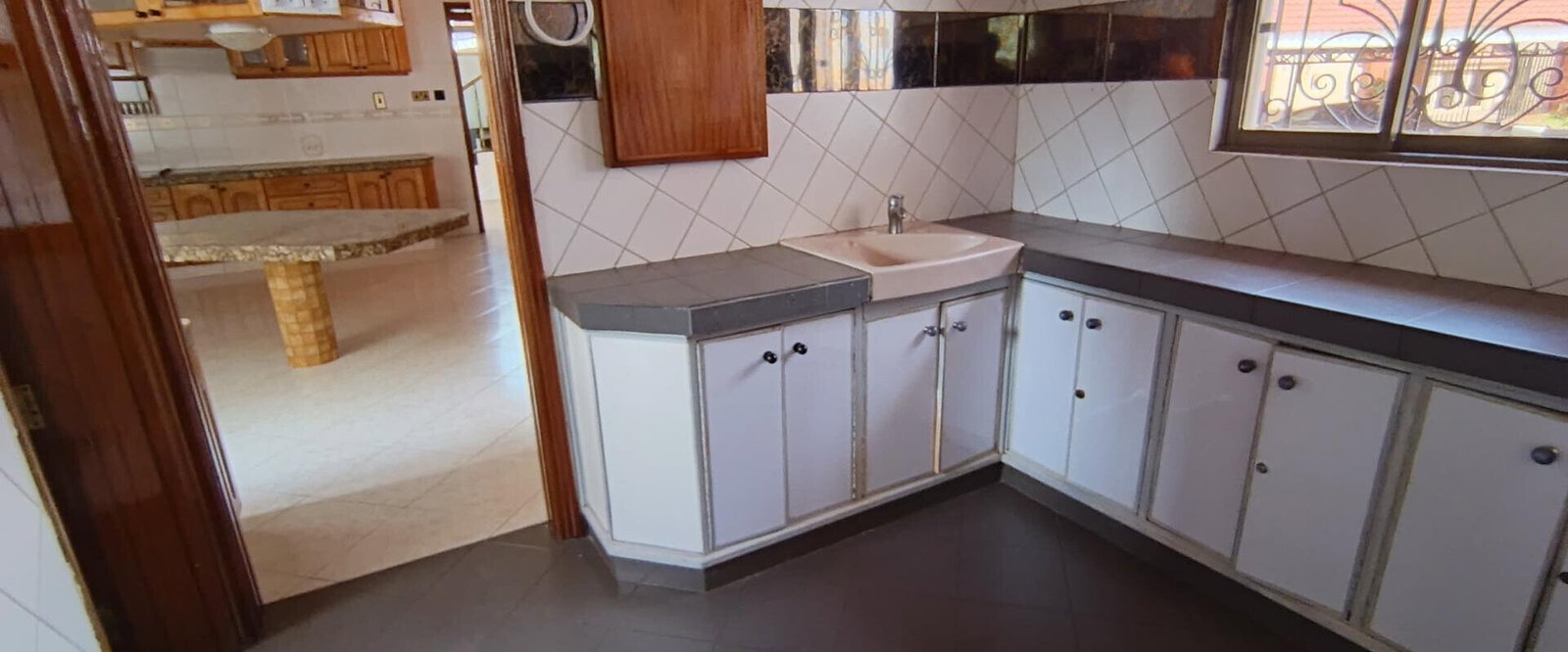 1-Acre 6BR Haven at KSh 750K