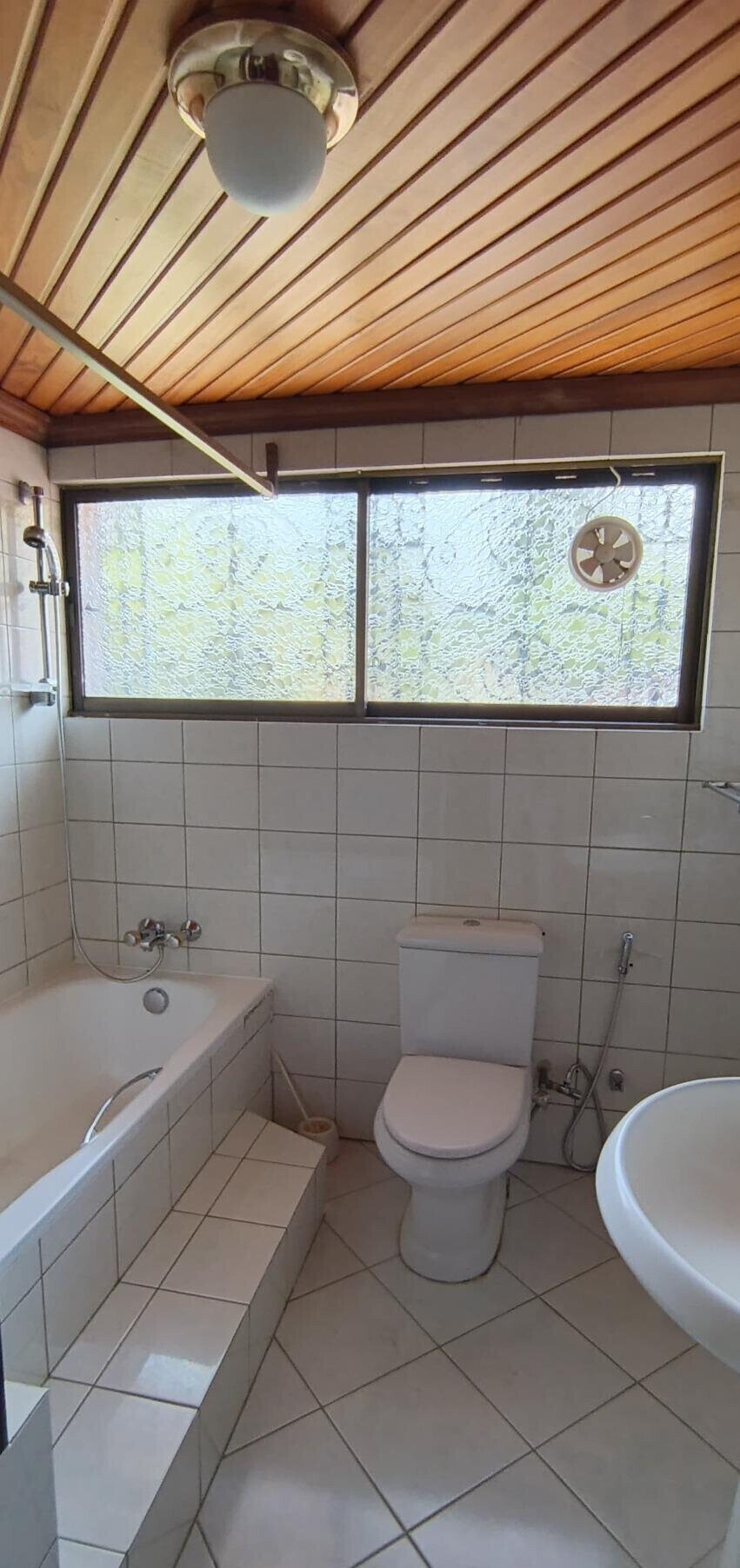 1-Acre 6BR Haven at KSh 750K