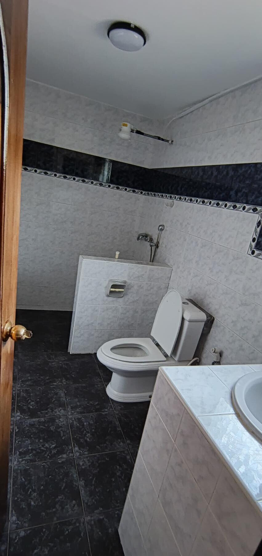 1-Acre 6BR Haven at KSh 750K