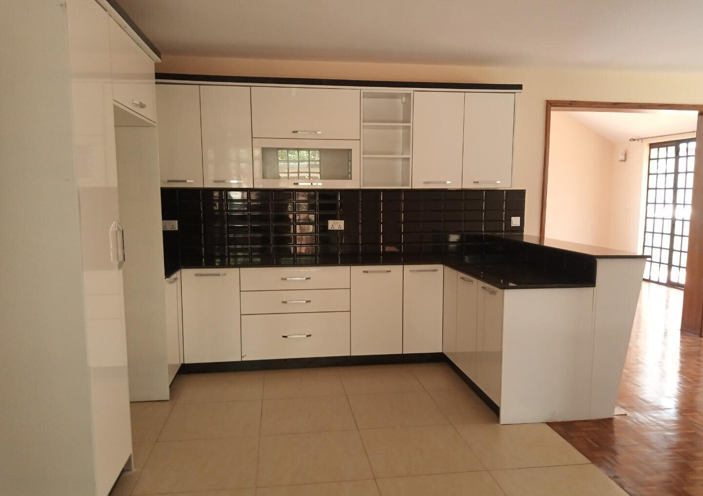 Brand New 4BR En-Suite Townhouse with Study & Fireplace - Kitisuru