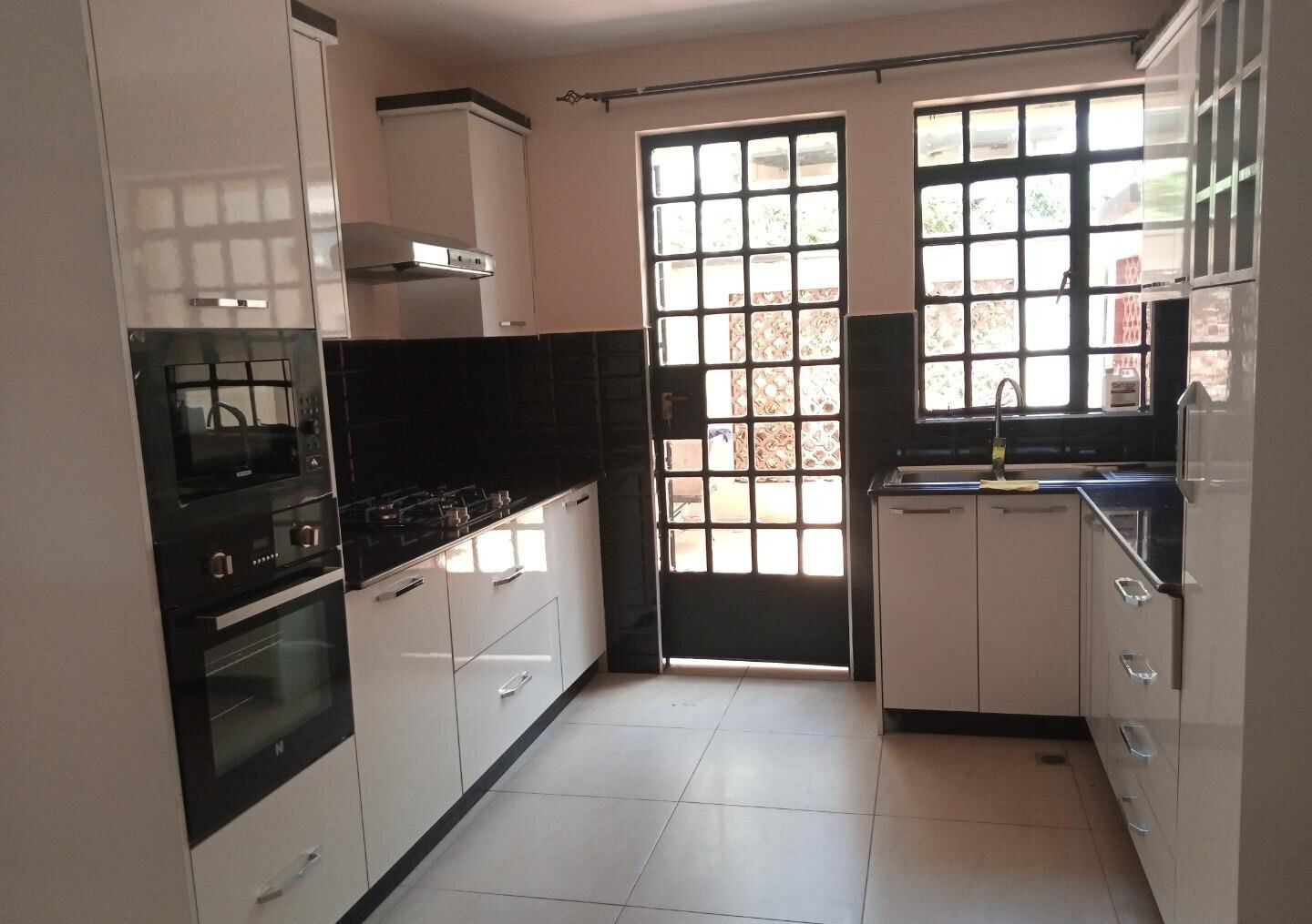 Brand New 4BR En-Suite Townhouse with Study & Fireplace - Kitisuru