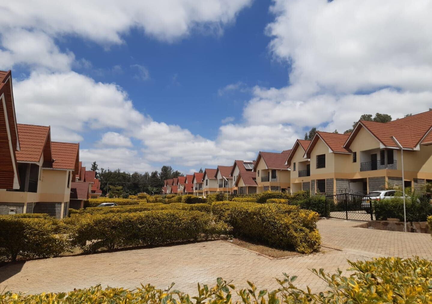 3BR Townhouse in 45-Unit Gated Community with Pool - Ngong