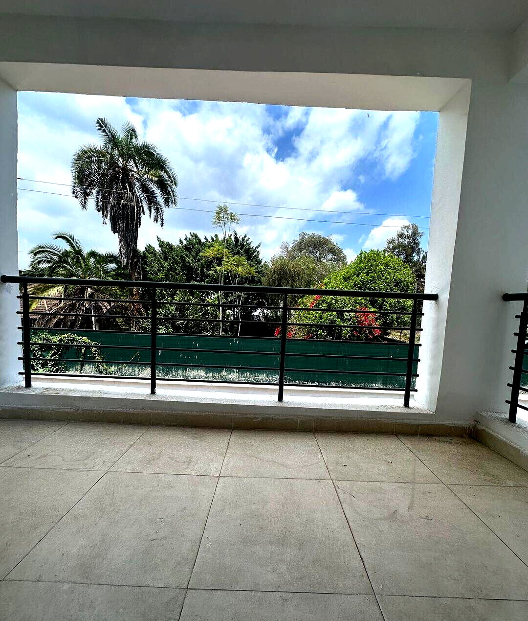 Gated 5-Villa Estate with Smart Locks & Solar - Lavington