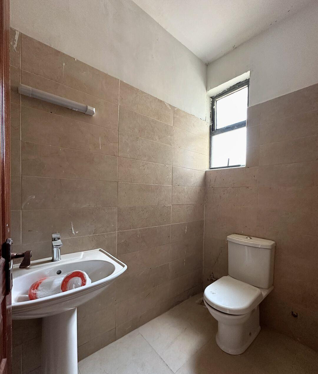 Gated 5-Villa Estate with Smart Locks & Solar - Lavington