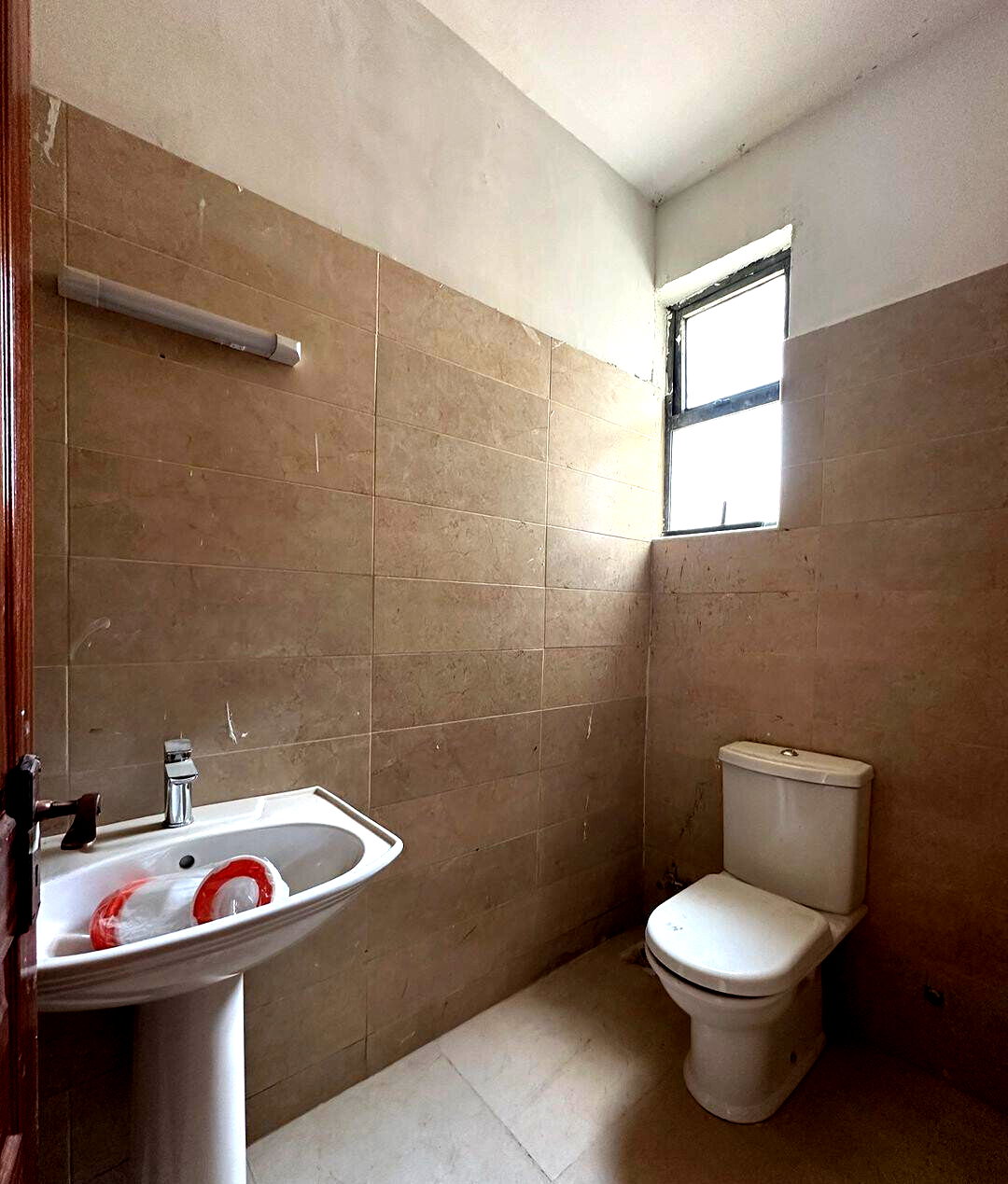 Gated 5-Villa Estate with Smart Locks & Solar - Lavington