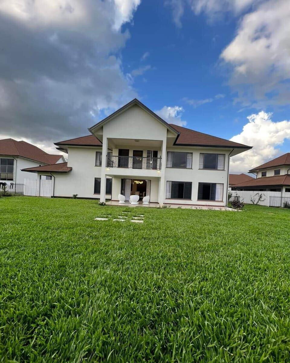 Newly Built 5BR Villa with Guest Clubhouse & Gym - Runda