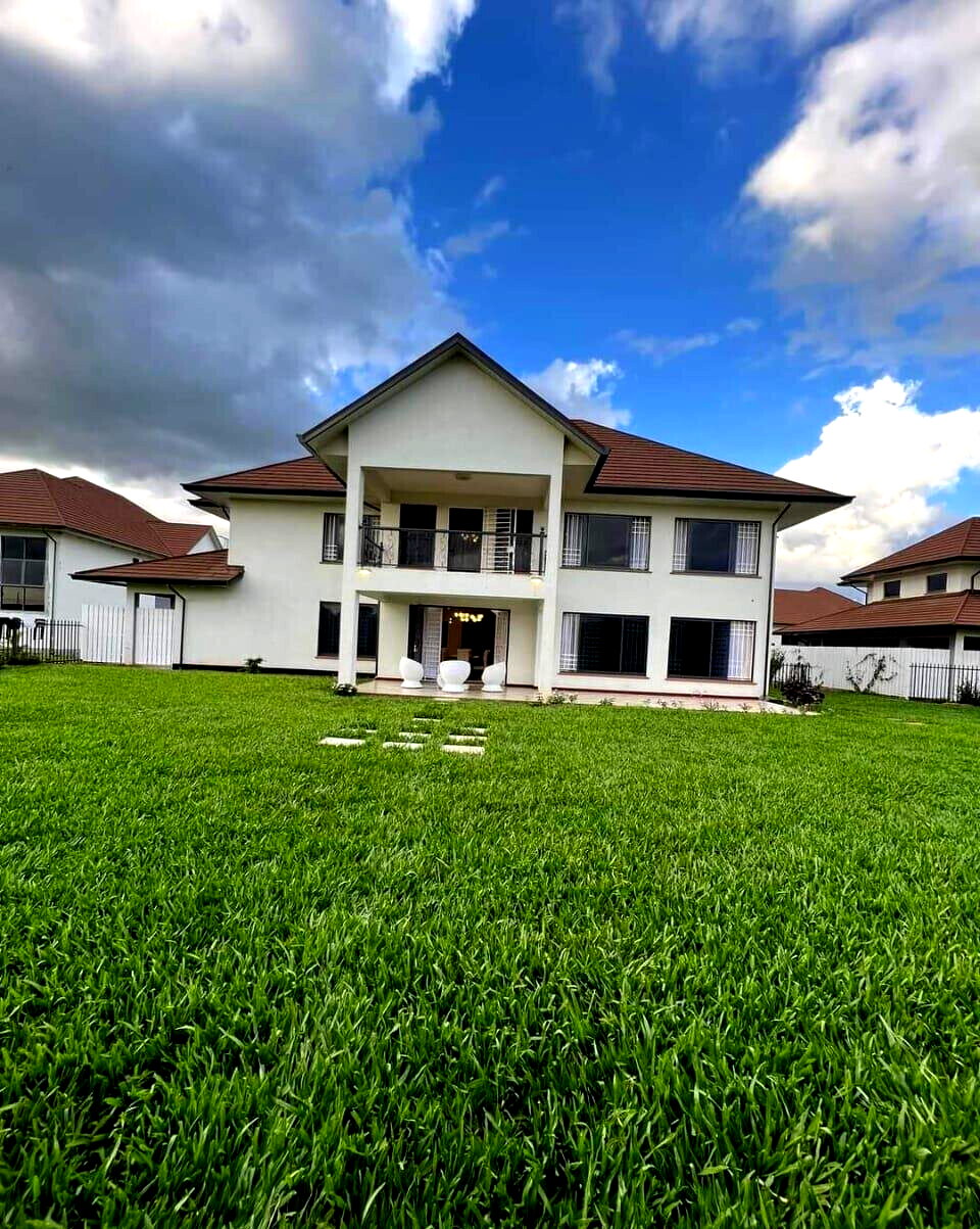 Newly Built 5BR Villa with Guest Clubhouse & Gym - Runda
