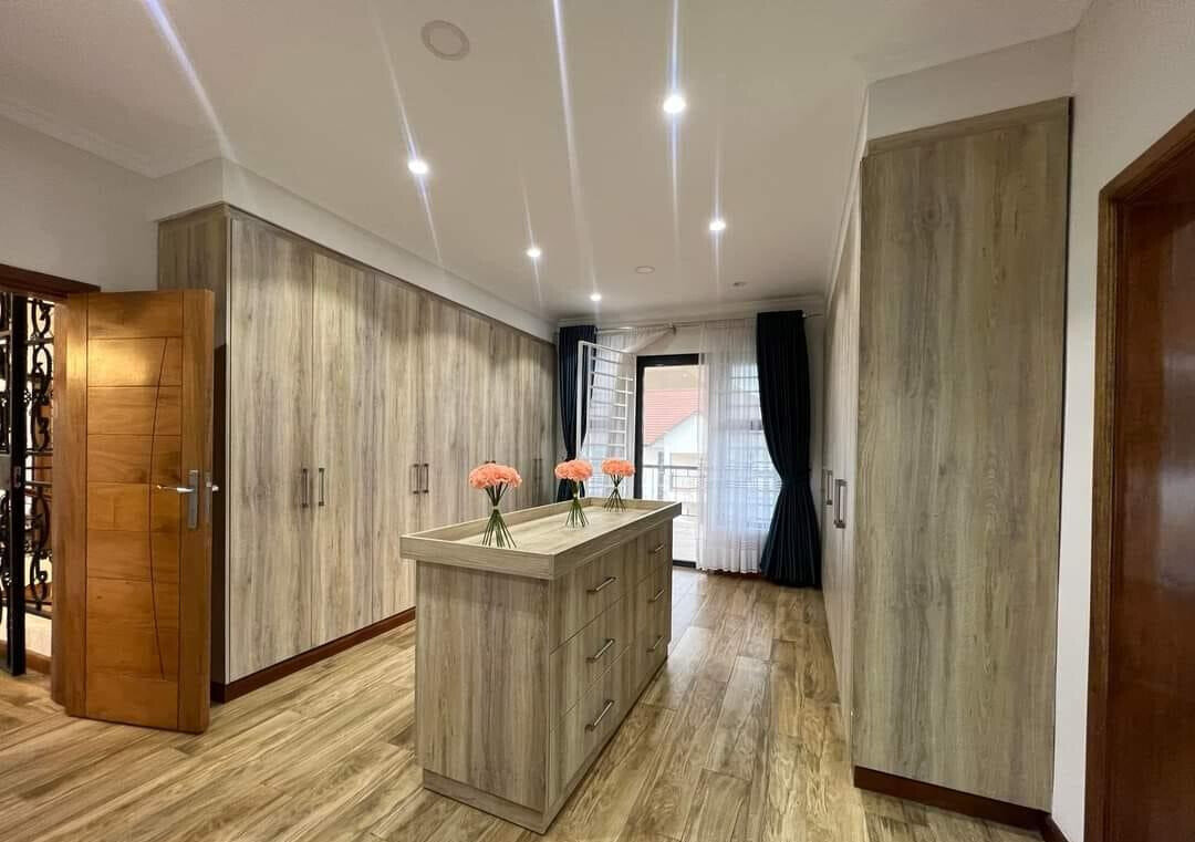 Newly Built 5BR Villa with Guest Clubhouse & Gym - Runda